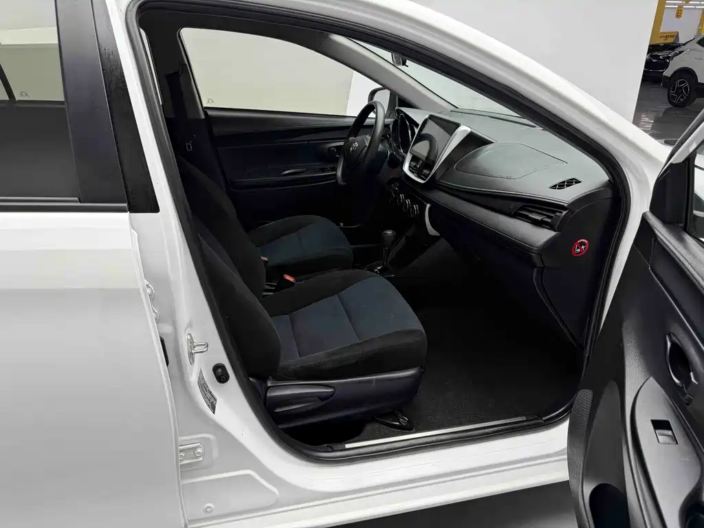 Toyota Yaris L 2019 — фото 24