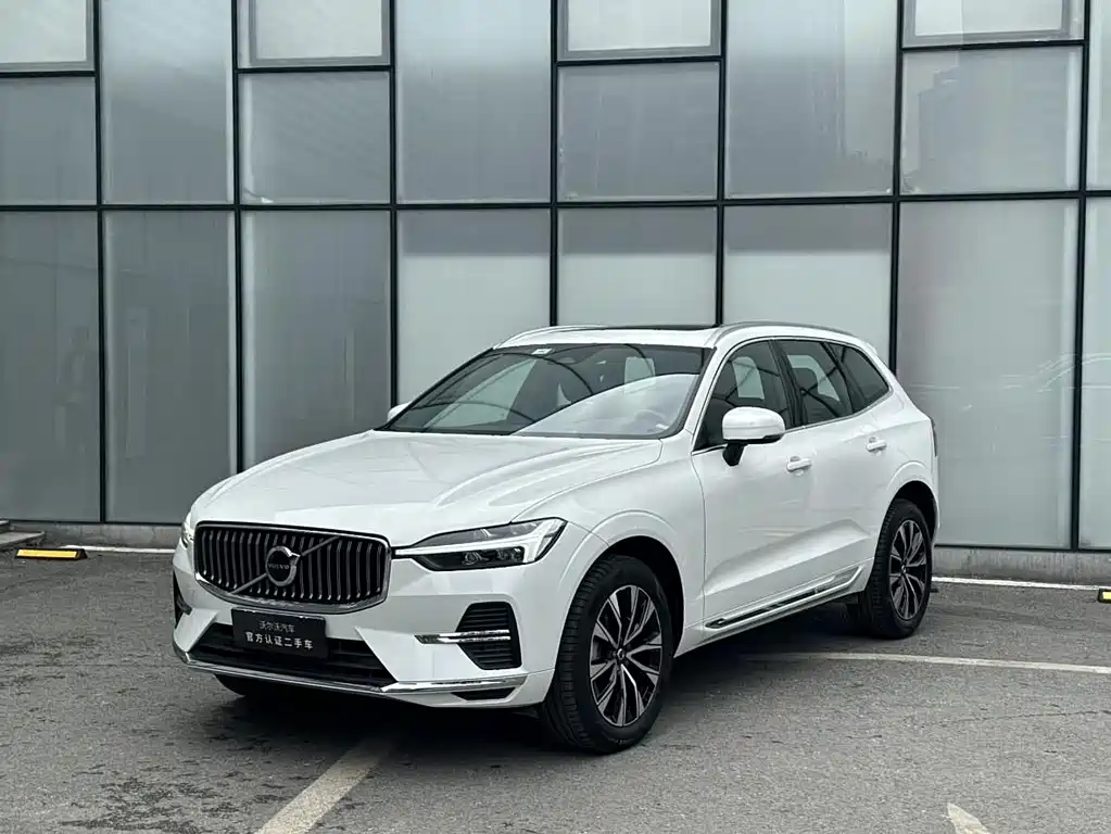 Volvo XC60 2023 — фото 1
