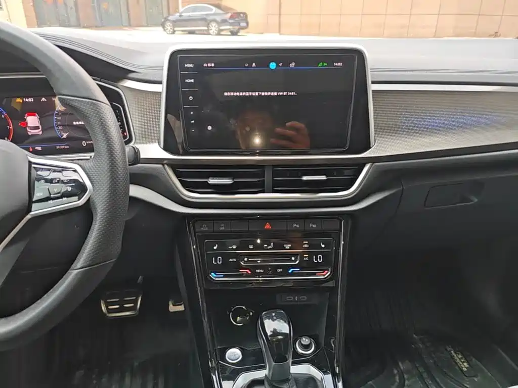 Volkswagen T-Roc 2023 — фото 13
