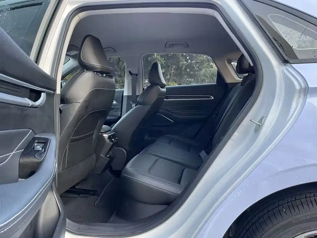 Geely Emgrand 2023