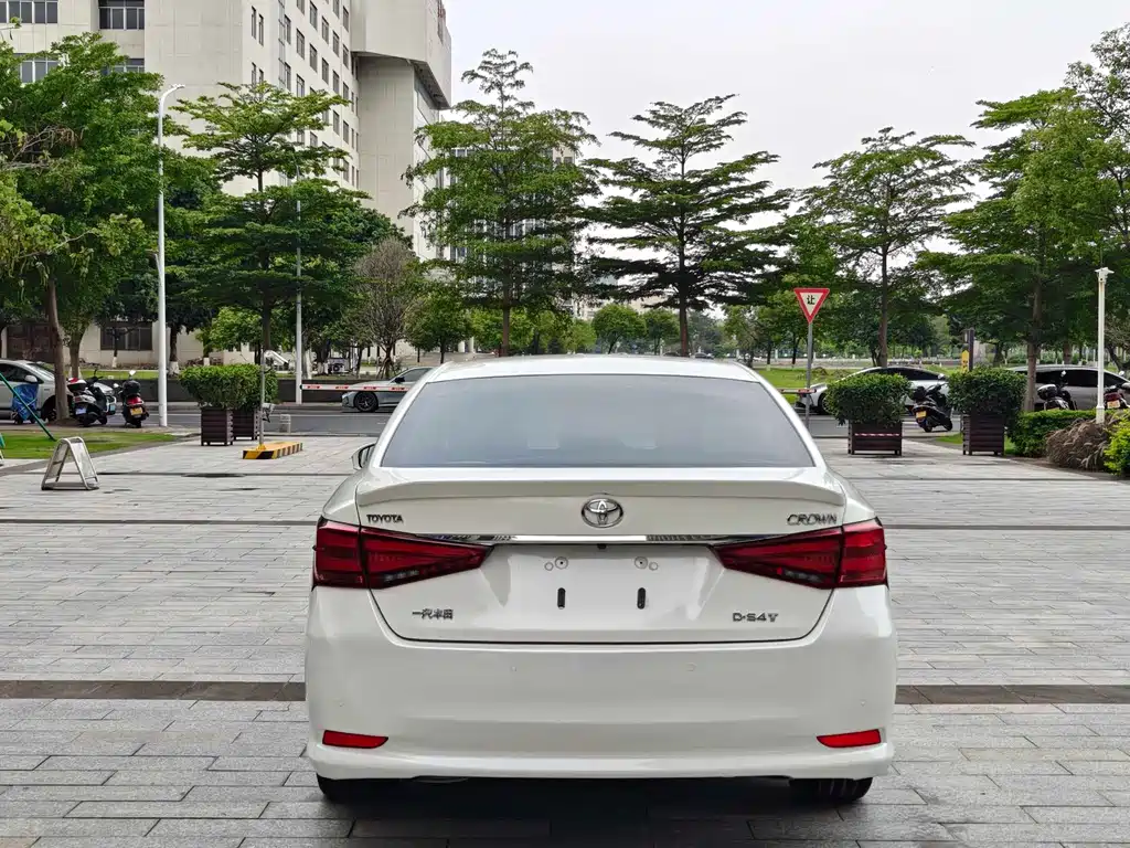 Toyota Crown 2016 — фото 14