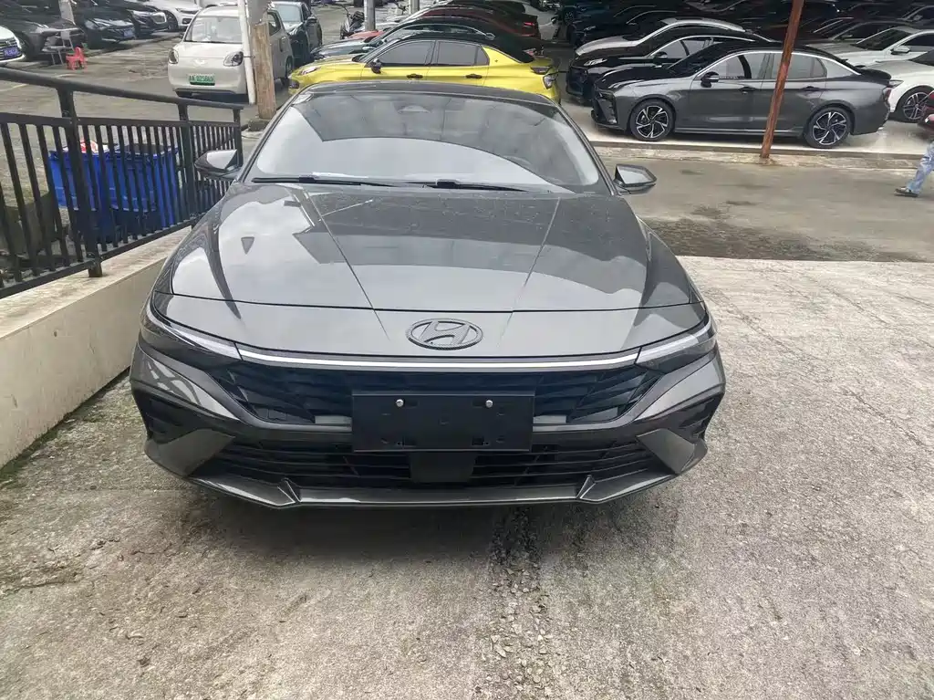 Hyundai Elantra 2024