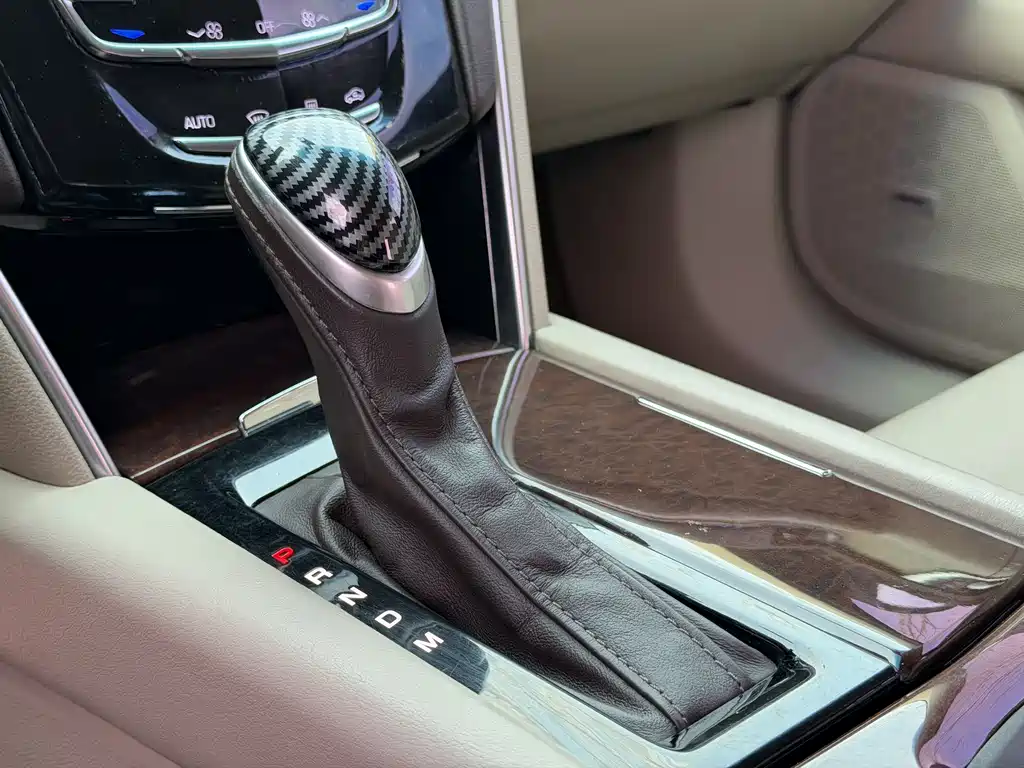 Cadillac XTS 2017 — фото 11