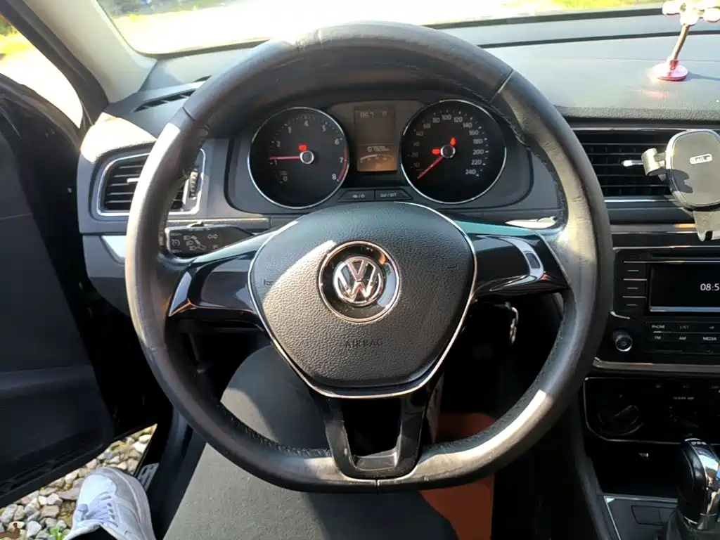 Volkswagen Lavida 2016 — фото 11
