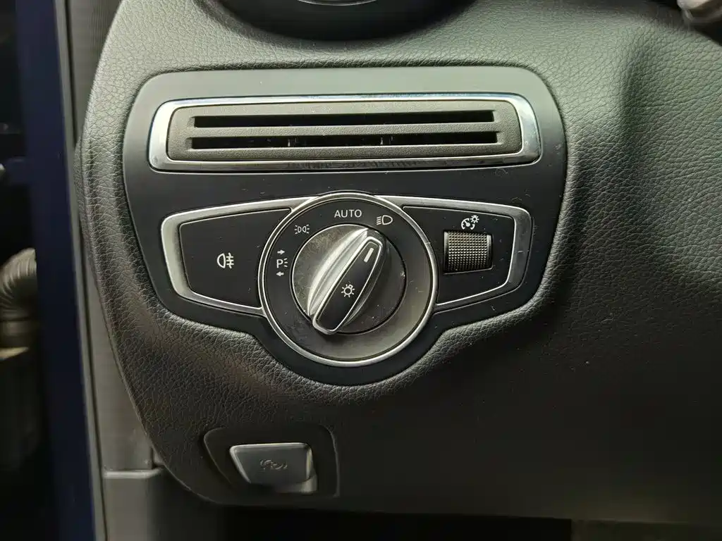 Mercedes-Benz C-Class 2018 — фото 21