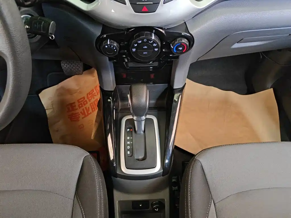 Ford Ecosport 2017 — фото 14