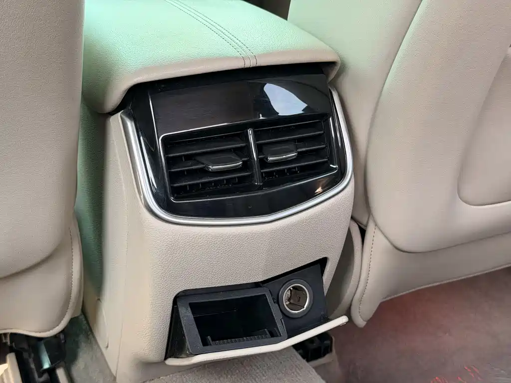 Cadillac XTS 2017 — фото 10