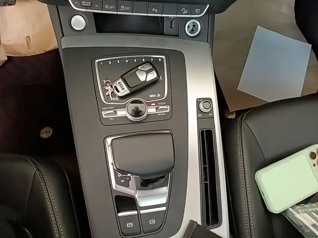 Audi Q5L 2020 — фото 14