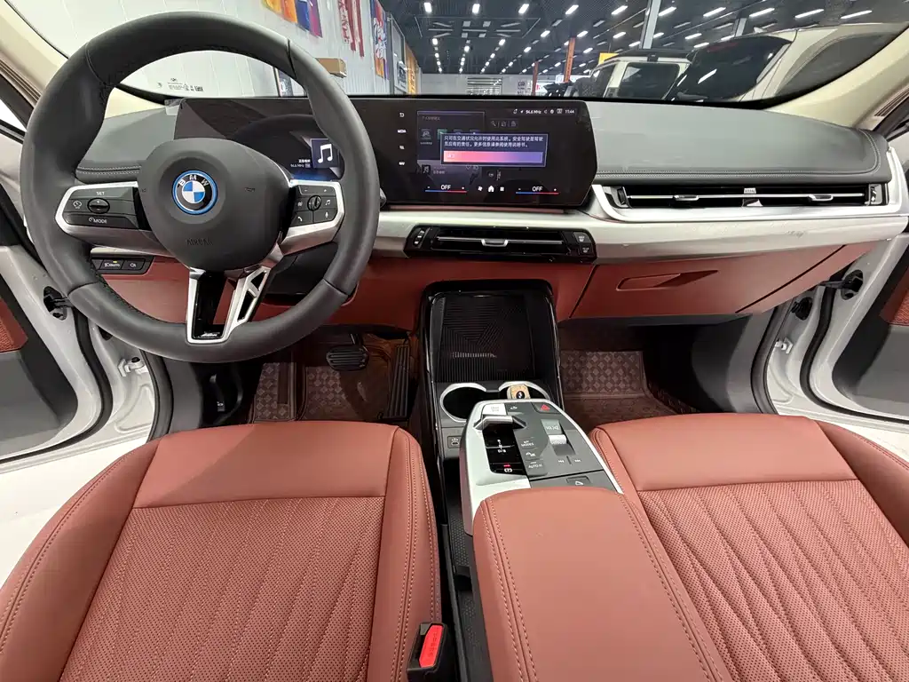 BMW iX1 2025 — фото 14