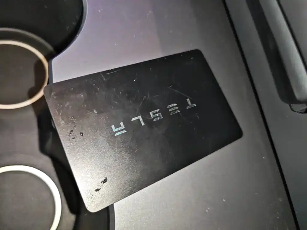 Tesla Model Y 2025 — фото 9
