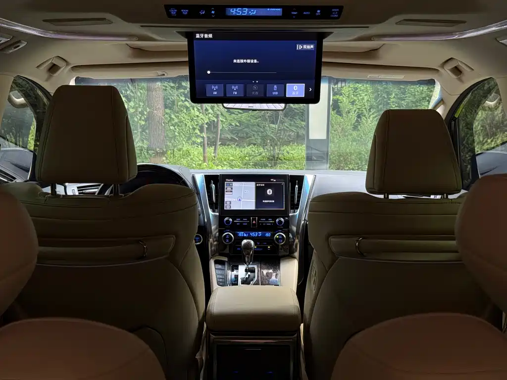 Toyota Alphard 2023 — фото 13