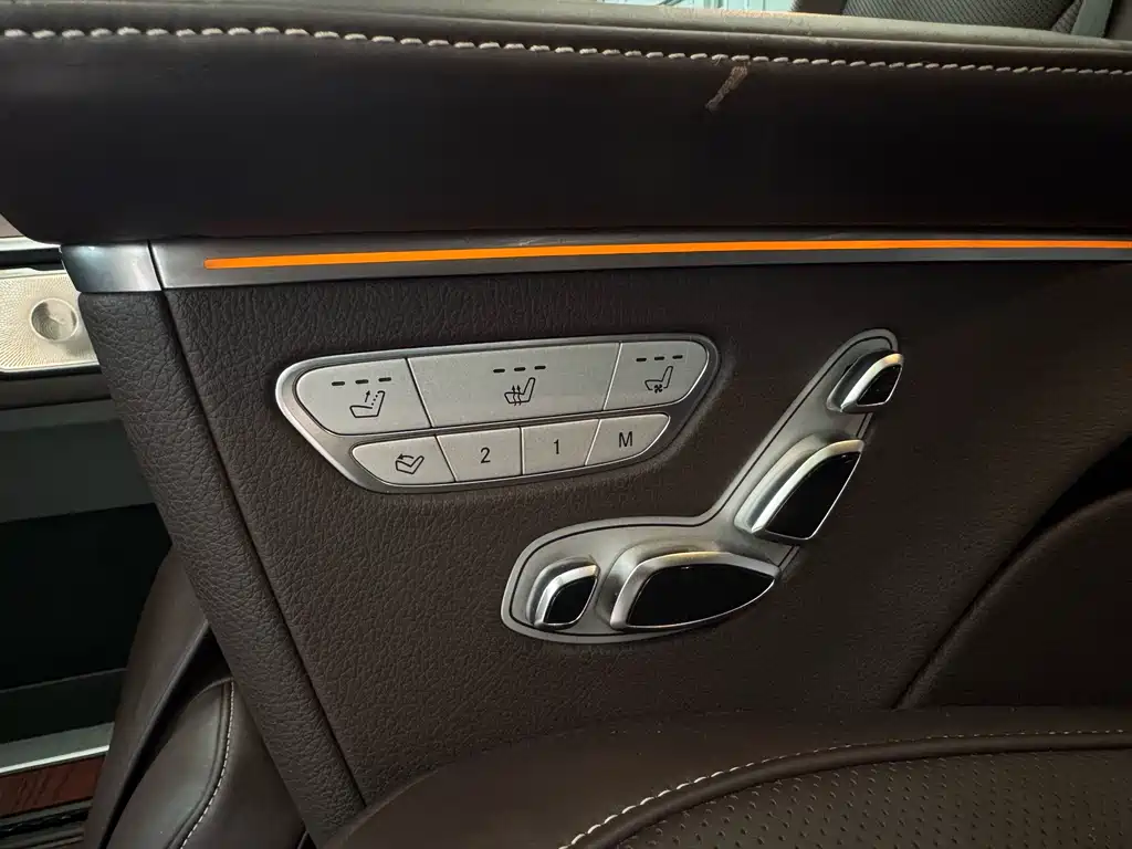 Mercedes-Benz V-Class 2023 — фото 25