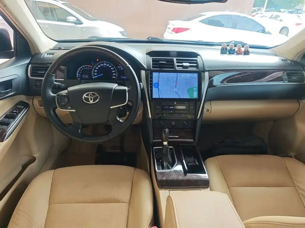 Toyota Camry 2017 — фото 10