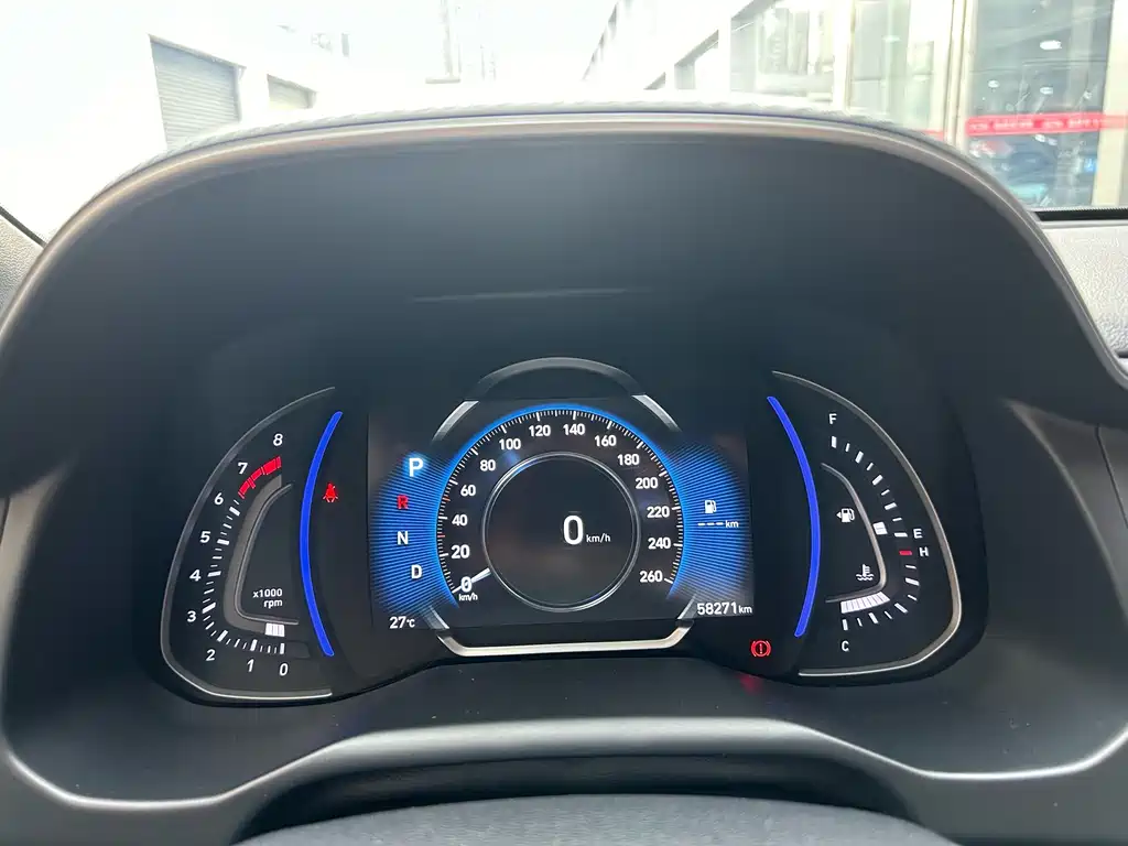 Hyundai Elantra 2019 — фото 10