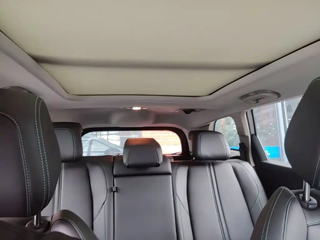 Peugeot 5008 2022 — фото 18