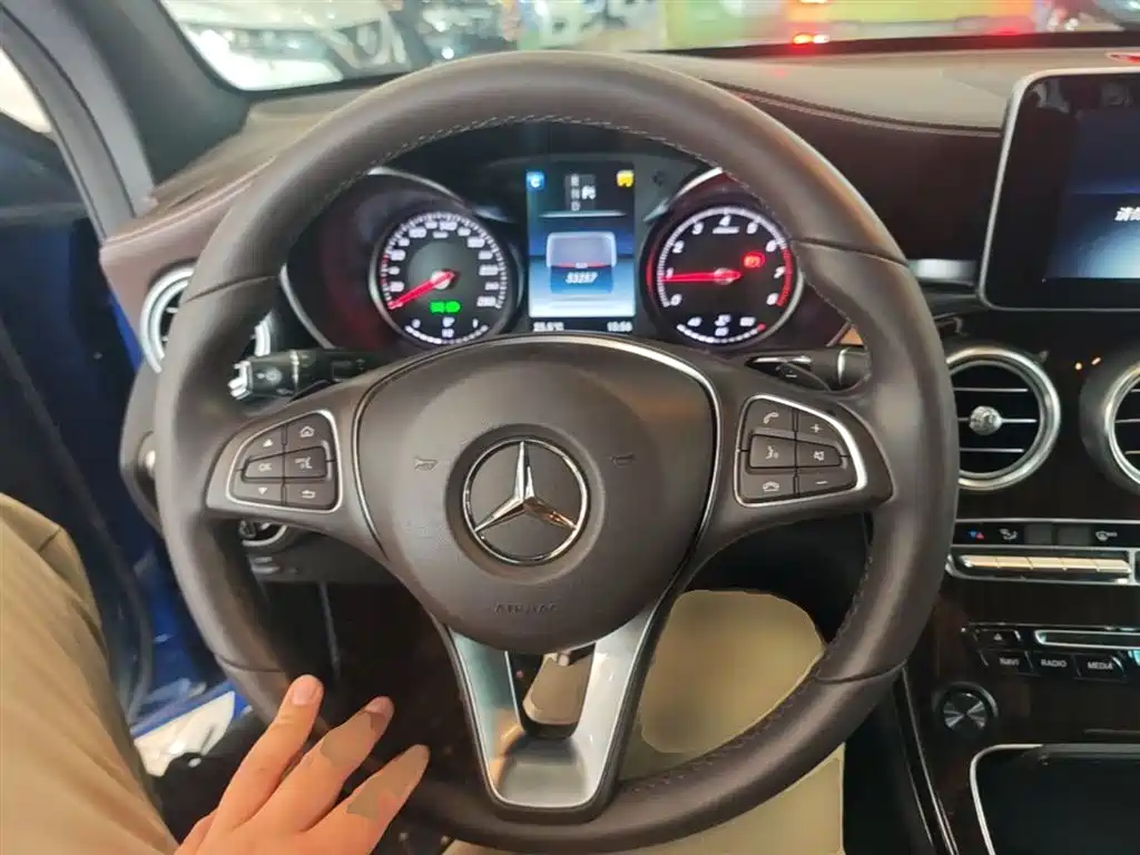 Mercedes-Benz GLC 2017 — фото 11