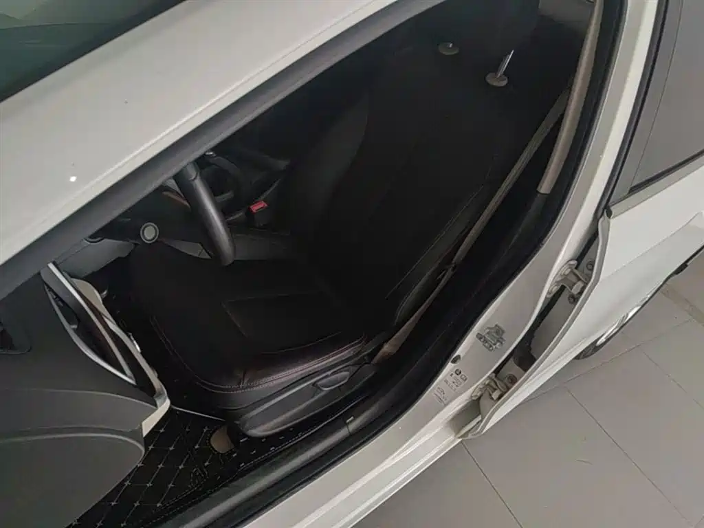 Buick Excelle 2017 — фото 15