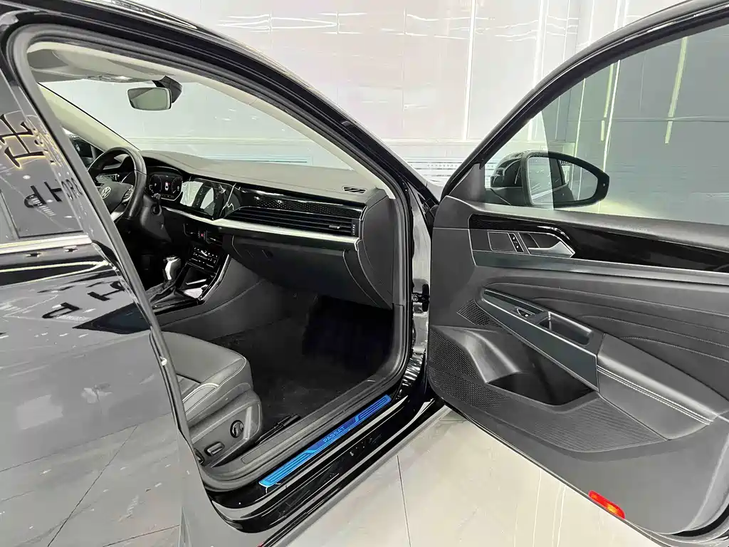 Volkswagen Passat 2023 — фото 19