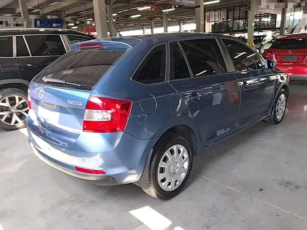 Skoda Rapid Spaceback 2014 — фото 7