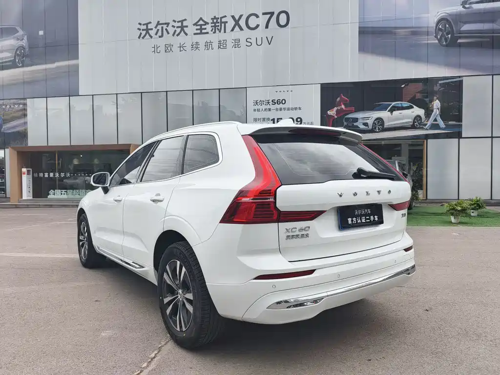 Volvo XC60 2023 — фото 16