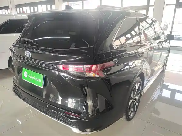 Toyota Granvia 2023