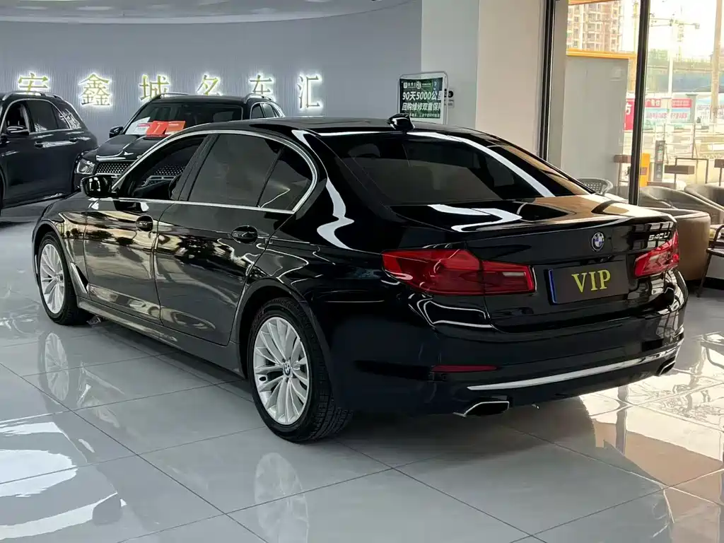 BMW 5 Series 2019 — фото 9