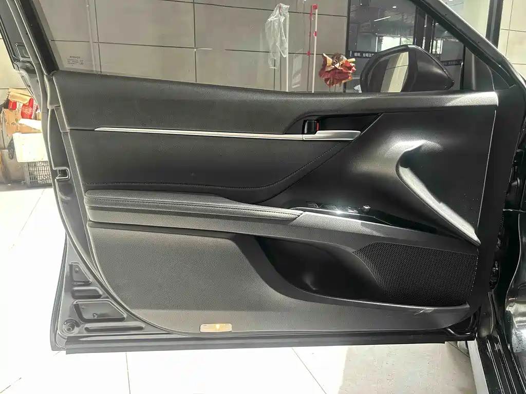 Toyota Camry 2022 — фото 11