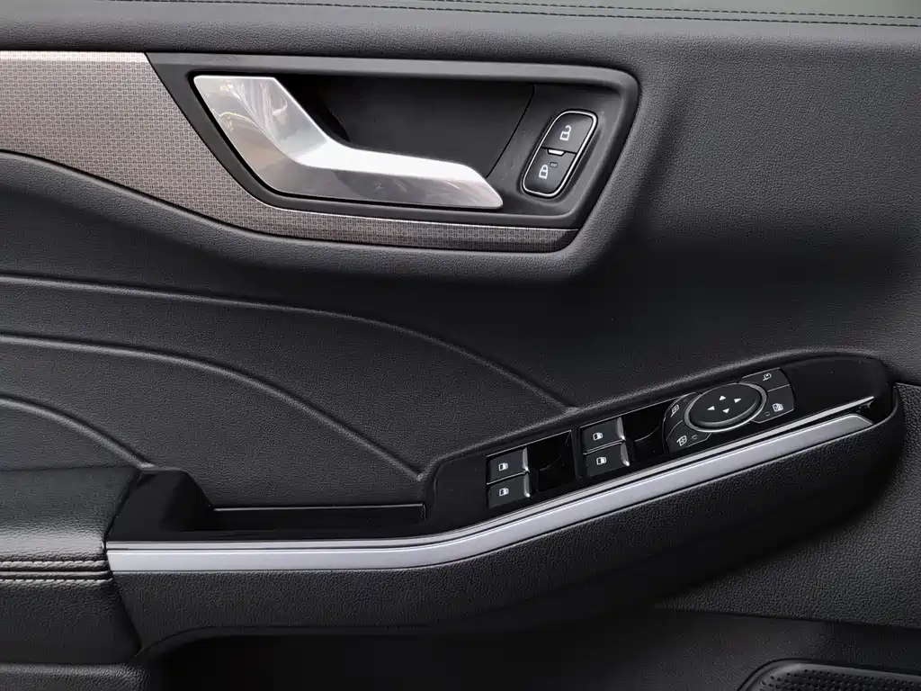 Ford Escape 2020 — фото 28