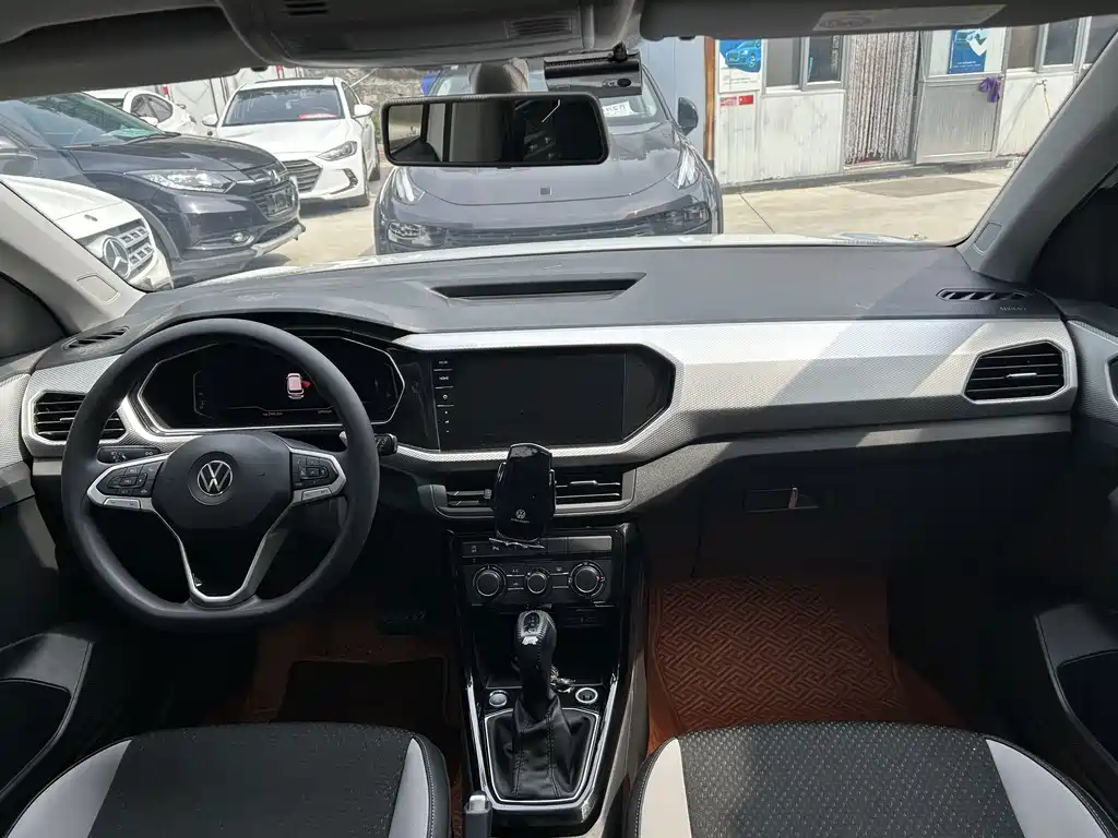 Volkswagen Explore The Shadows 2021