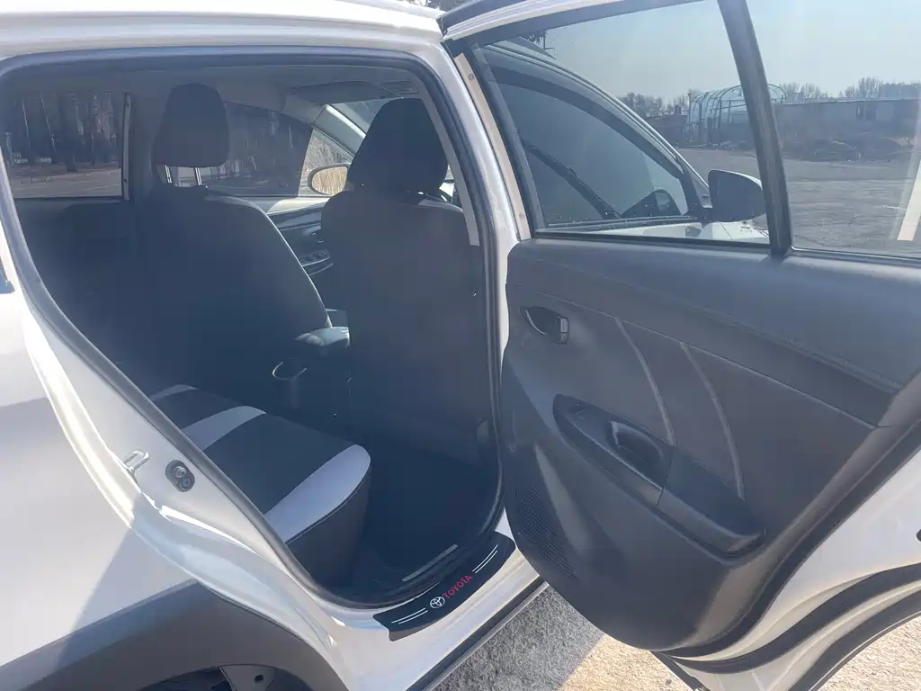 Toyota Yaris L 2022 — фото 23