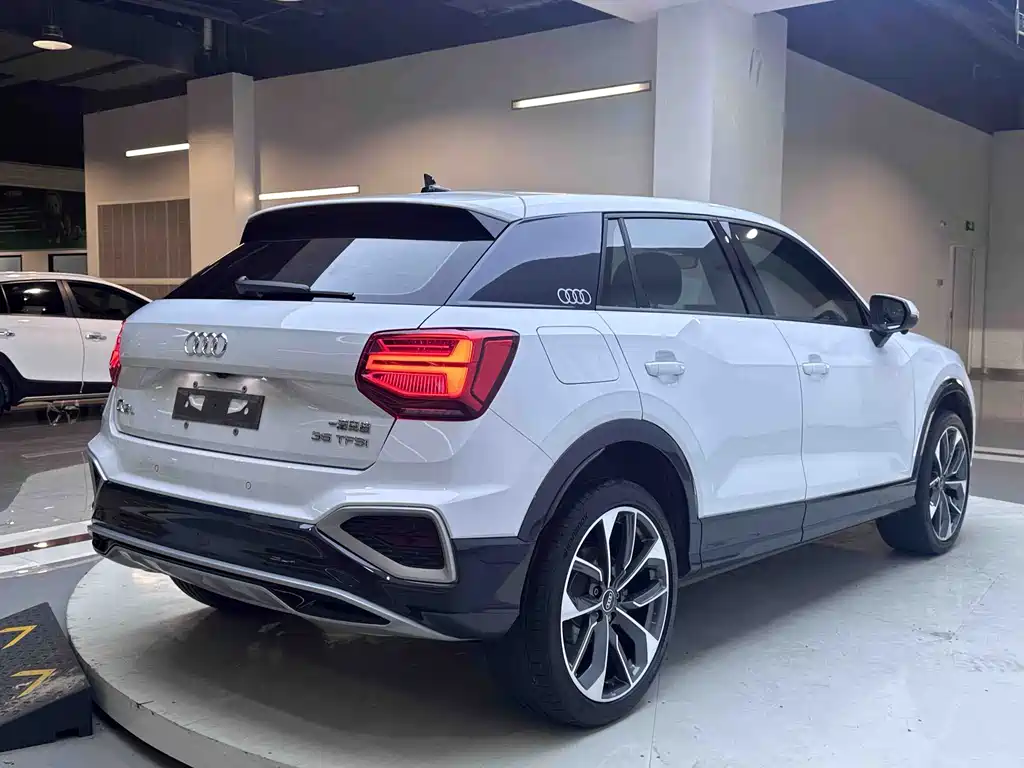 Audi Q2L 2022 — фото 6