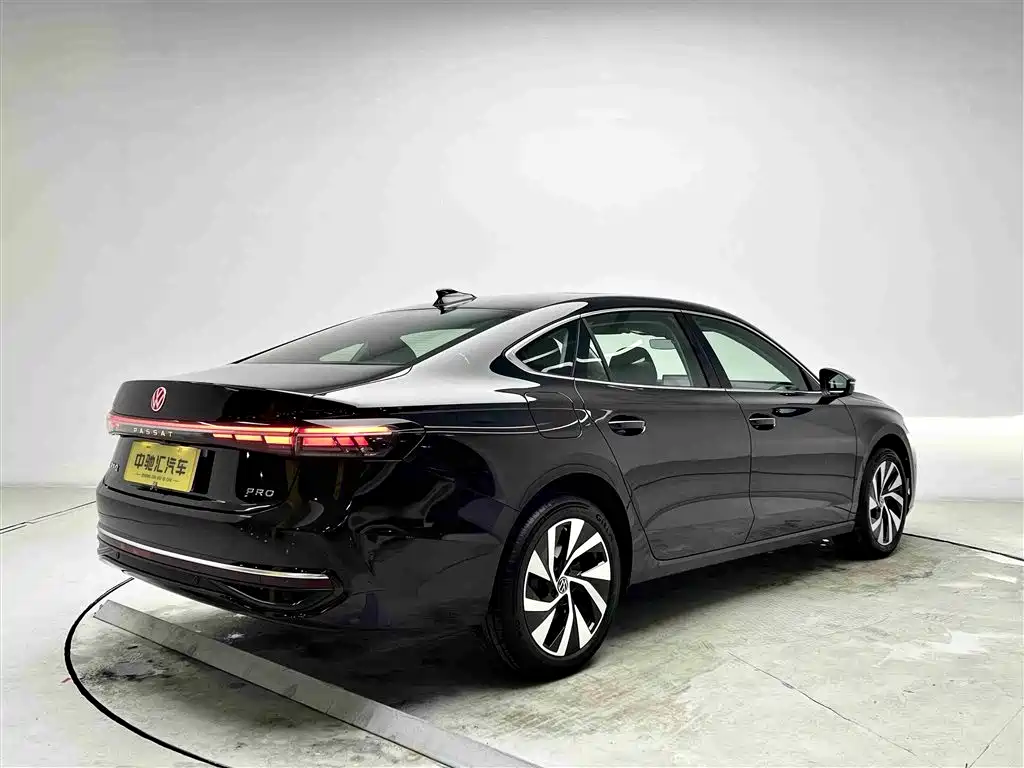 Volkswagen Passat 2025 — фото 18