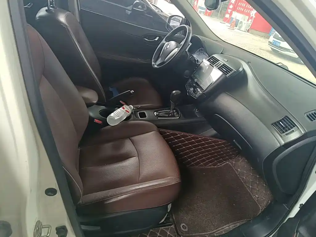Nissan Tiida 2016 — фото 25