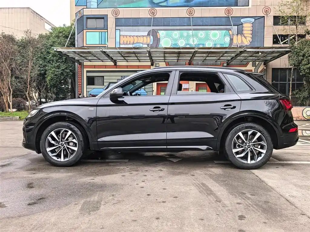 Audi Q5L 2023 — фото 16