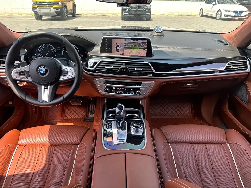 BMW 7 Series 2018 — фото 23
