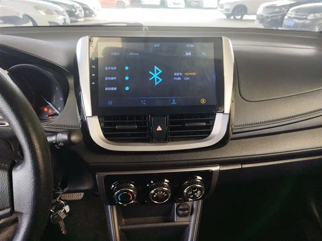 Toyota Yaris L 2017 — фото 13