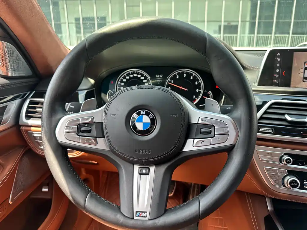 BMW 7 Series 2018 — фото 13