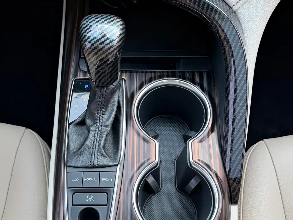 Toyota Camry 2019 — фото 14