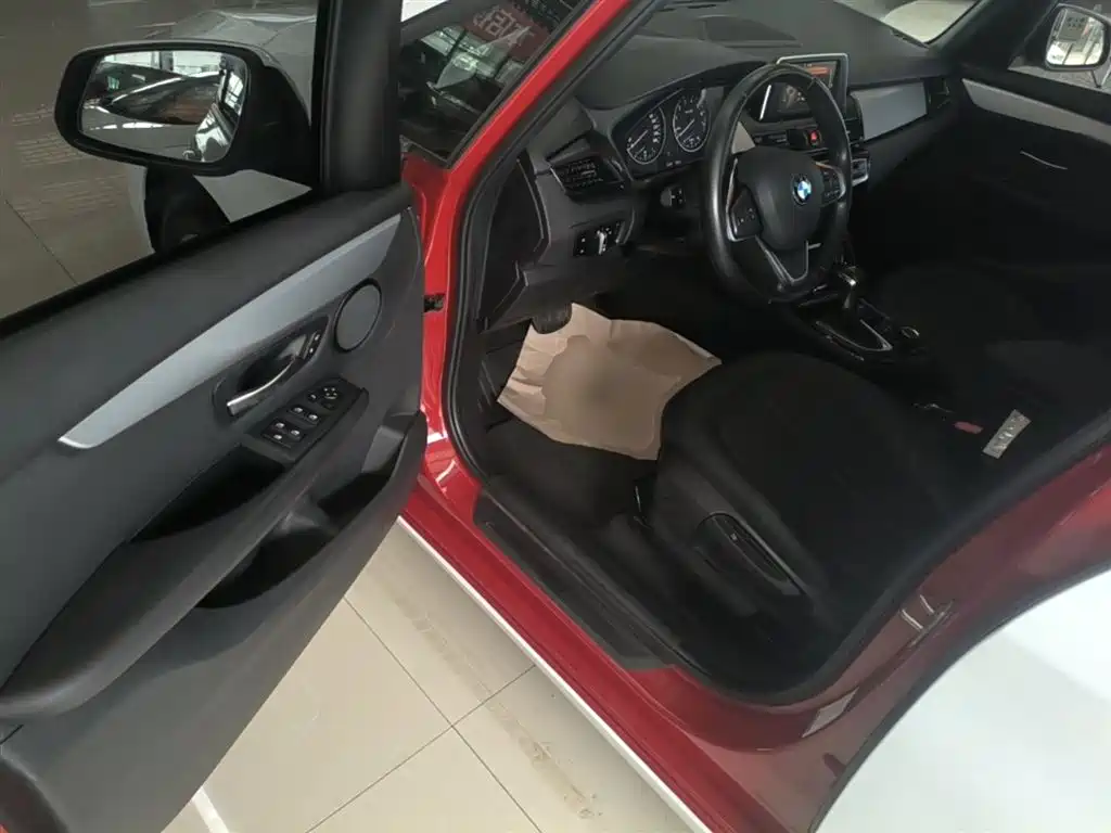 BMW 2 Series Active Tourer 2017 — фото 16