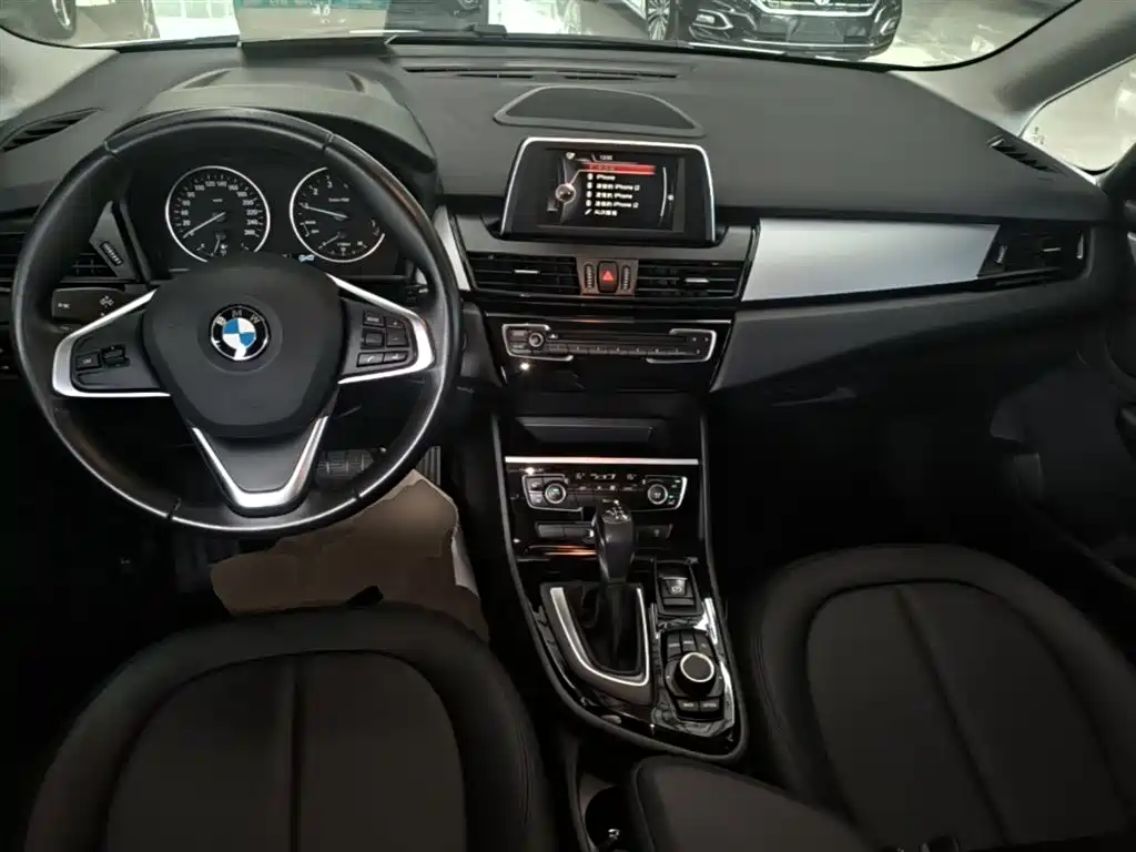 BMW 2 Series Active Tourer 2017 — фото 10