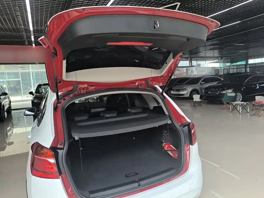 BMW 2 Series Active Tourer 2017 — фото 19