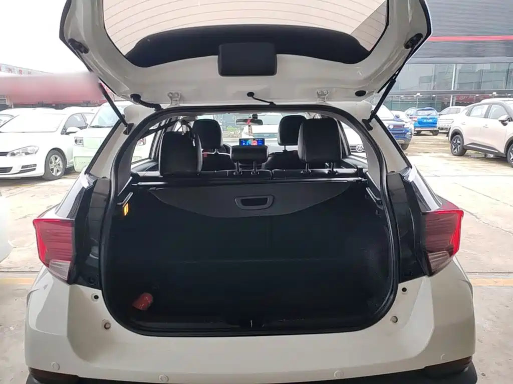 Toyota Yaris L 2020 — фото 15