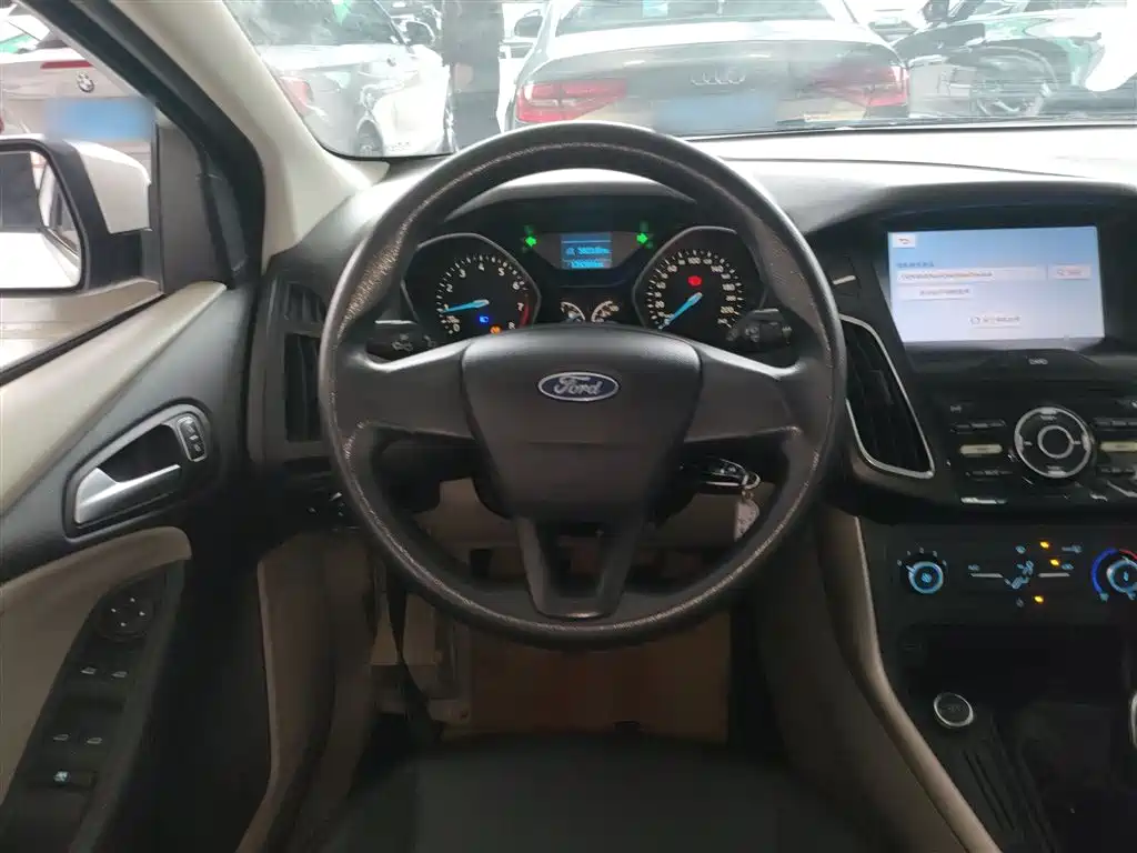 Ford Focus 2018 — фото 11