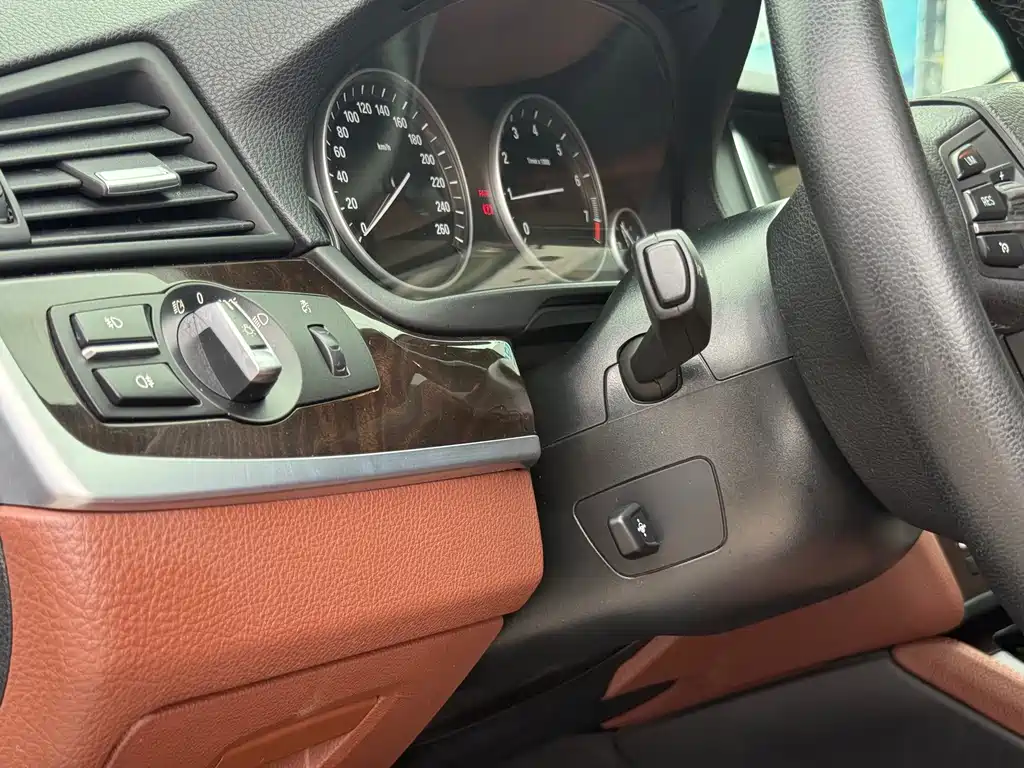 BMW 5 Series 2015 — фото 11