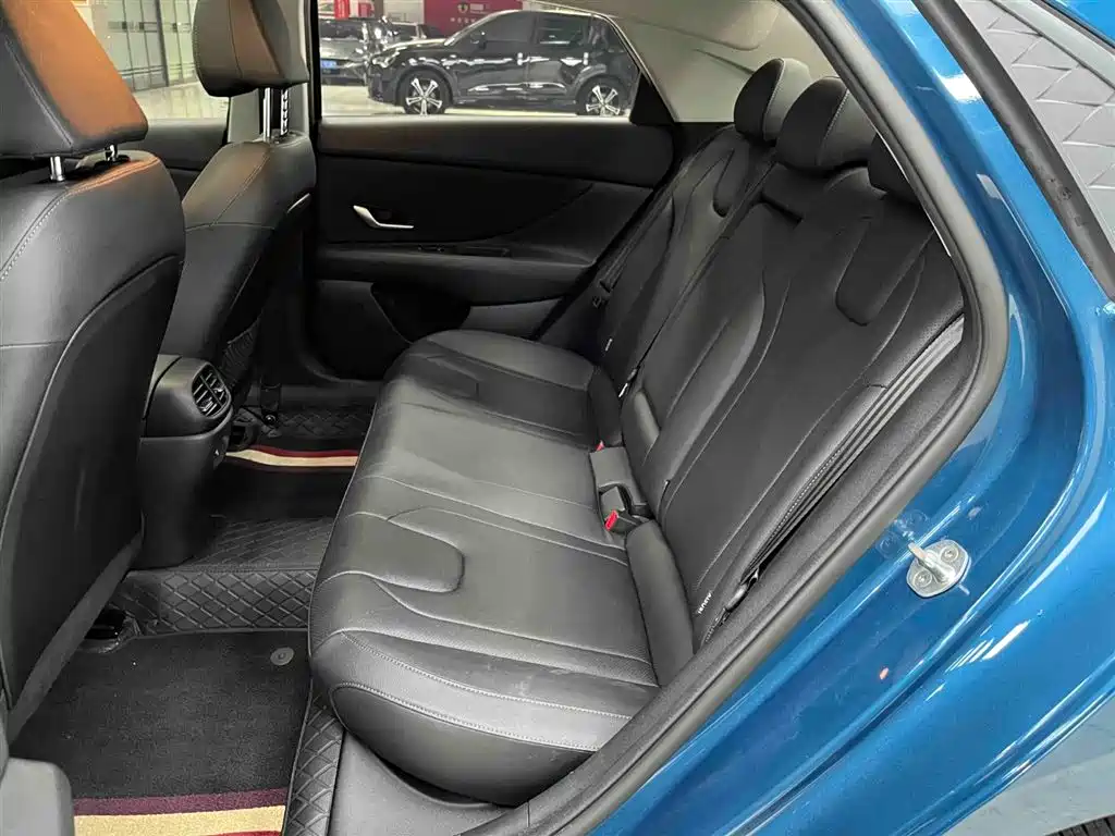 Hyundai Elantra 2023 — фото 14