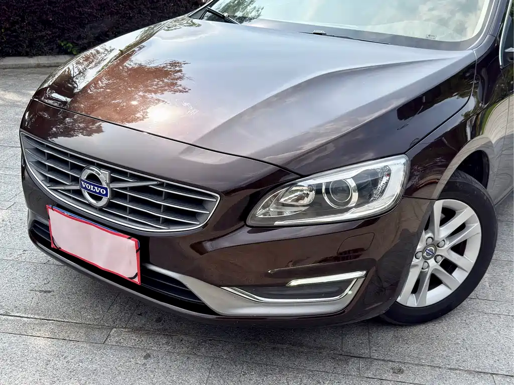 Volvo S60 2018 — фото 19