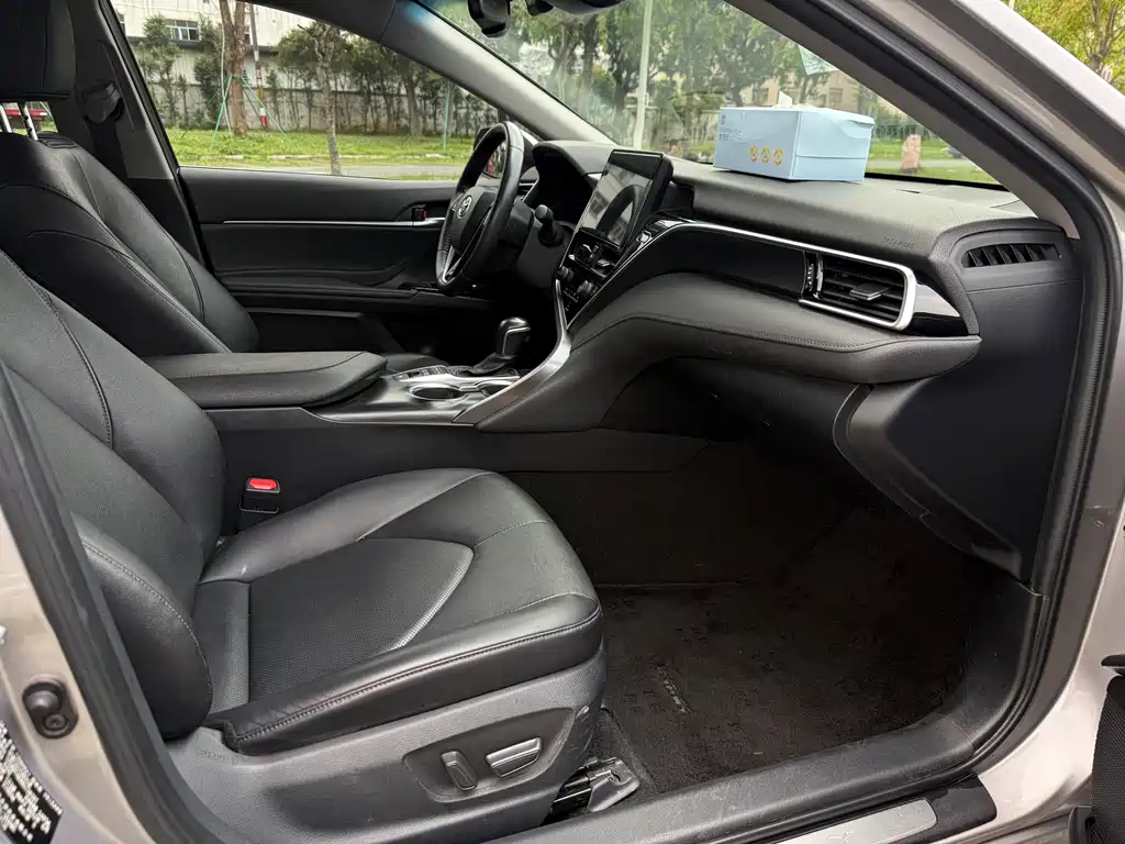 Toyota Camry 2022 — фото 11