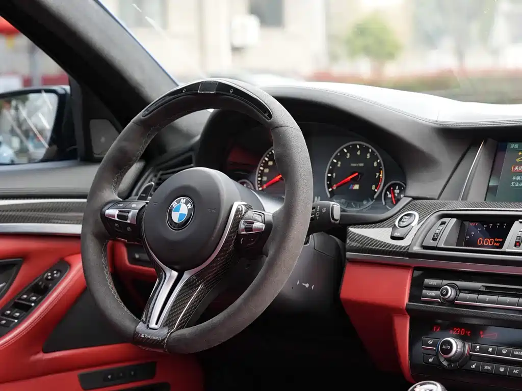 BMW M5 2014 — фото 10