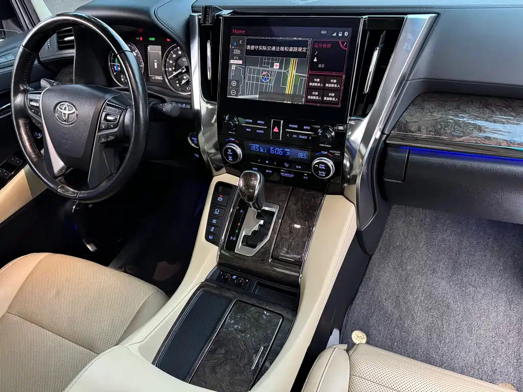 Toyota Vellfire 2022 — фото 10