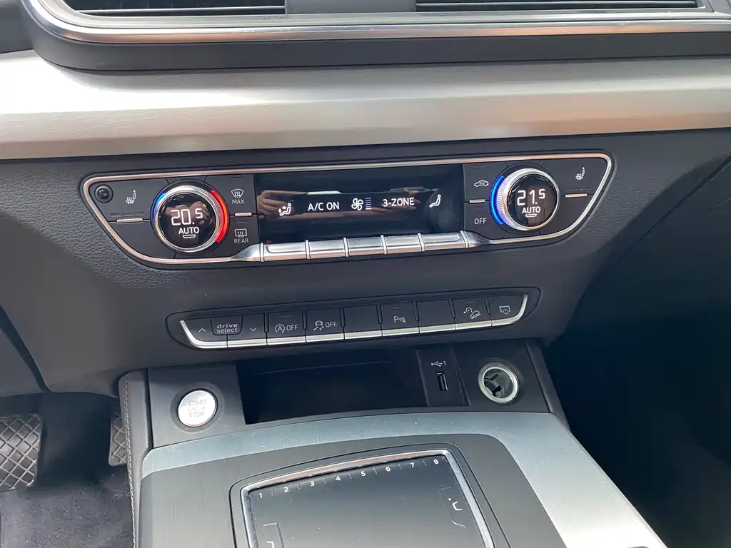 Audi Q5L 2020 — фото 23